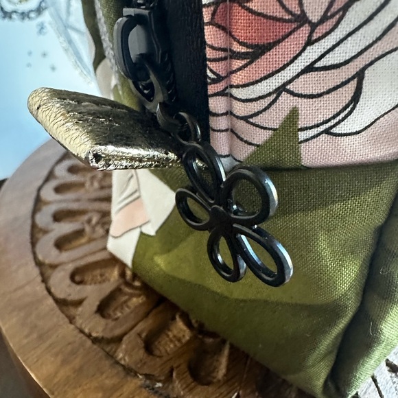 Handcrafted Cosmetic Bag-Green Multi-Color floral Exterior, Gold Interior New - Picture 3 of 6